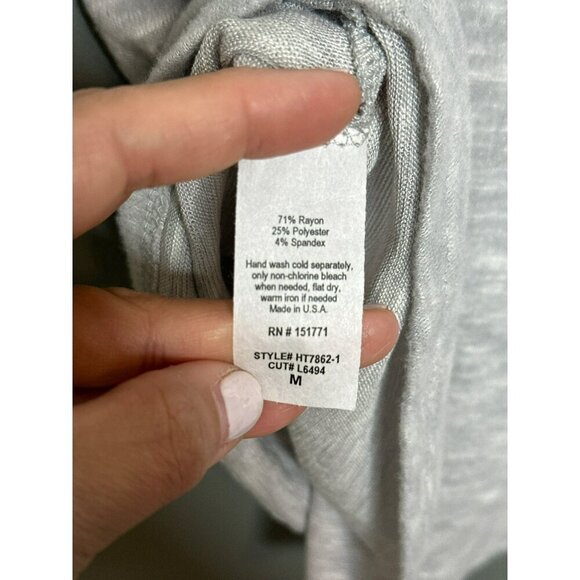 Kaileigh Luciana Women's Medium Back Detail Knit Top V-Neck NWT USA MADE - Picture 10 of 10